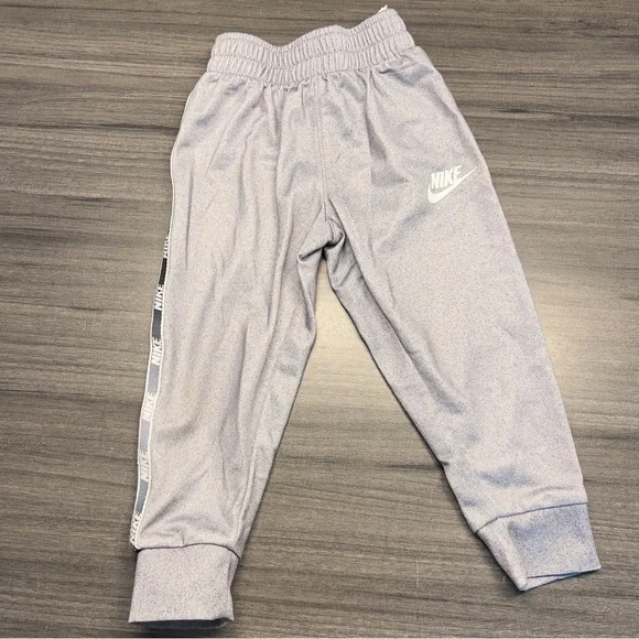 NIKE Boy Toddler 3 piece outfit 2T - Picture 10 of 10
